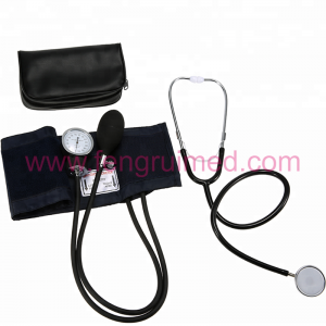 Aneroid sphygmomanometer sztetoszkóppal